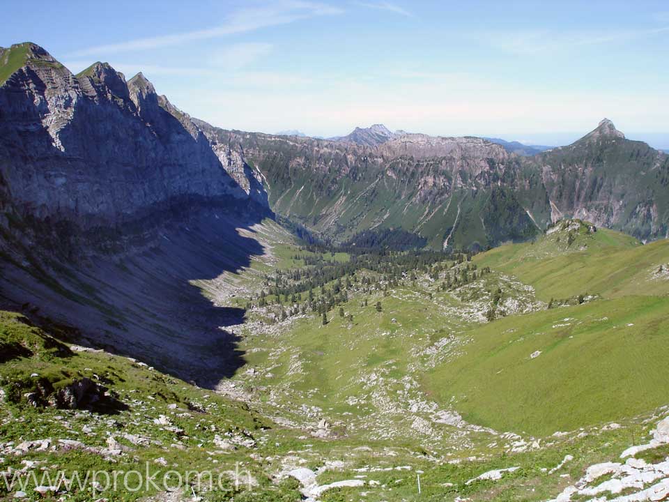 Richtung West: Zindlenspitz, Rossalpelispitz, Brünnelistock