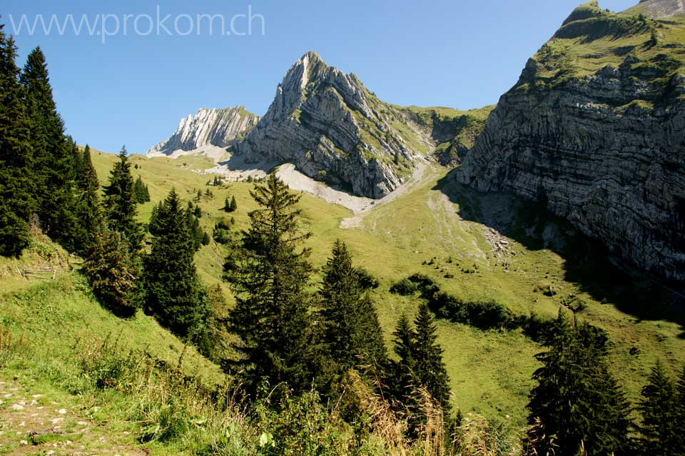 Zwischen Zindlen- und Rossalpelispitz hinunter