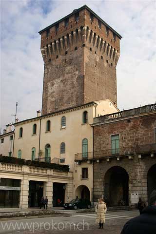 piazzale Alcide De Gasperi, piazza Castello, la torre
