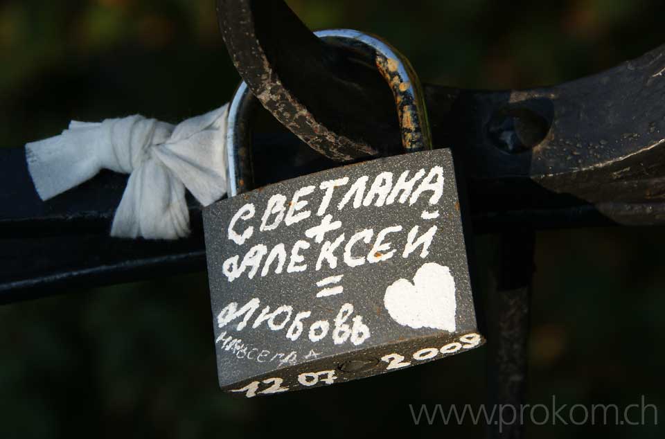 Ukraine, Kiew: Парковый мост или мостик влюбленных, Parkbrücke oder Brücklein der Verliebten