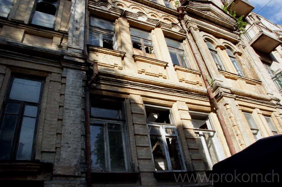 Schön gebaut und jetzt verkommen: viele Gebäude in Kiew