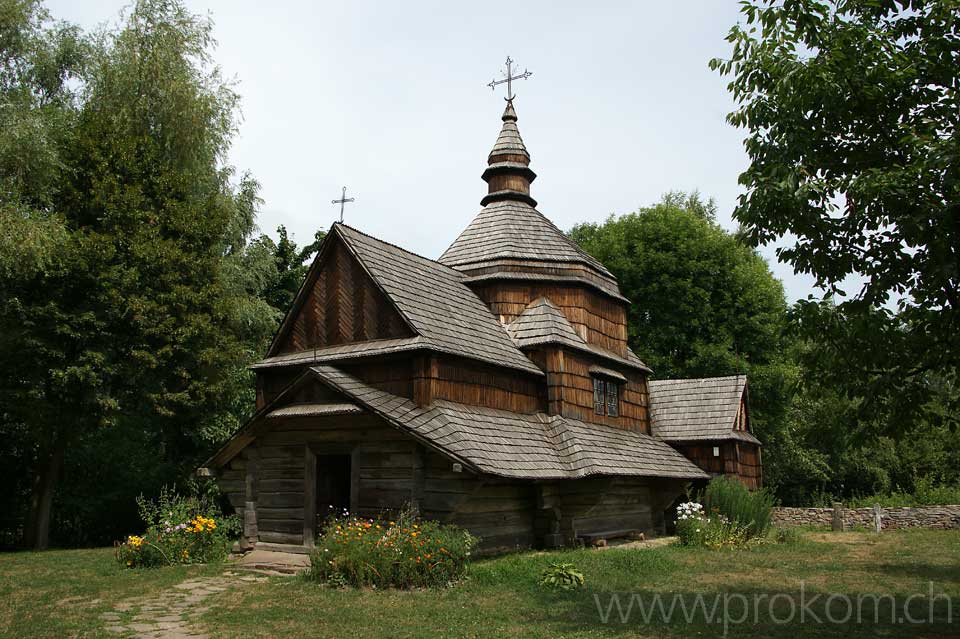 Bauernhaus mit Strohdach und Kamin