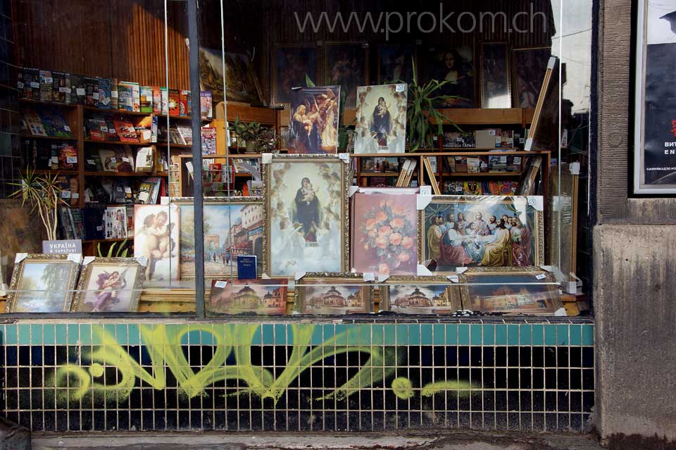 Schaufenster mit religiösen Dingen, in Lwiw