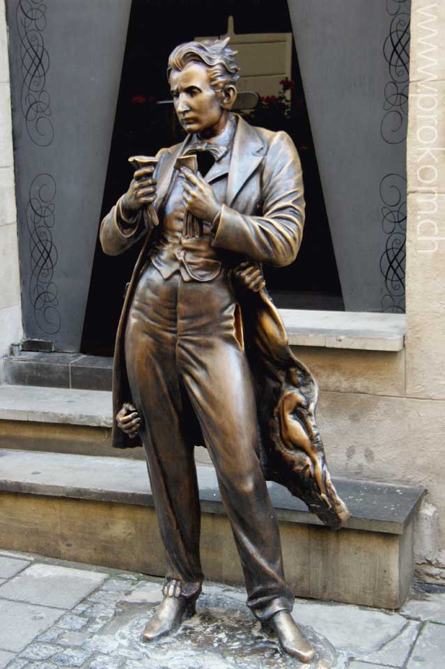 Bronzestatue des österreichischen Schriftstellers Leopold Ritter von Sacher-Masoch, in Lemberg