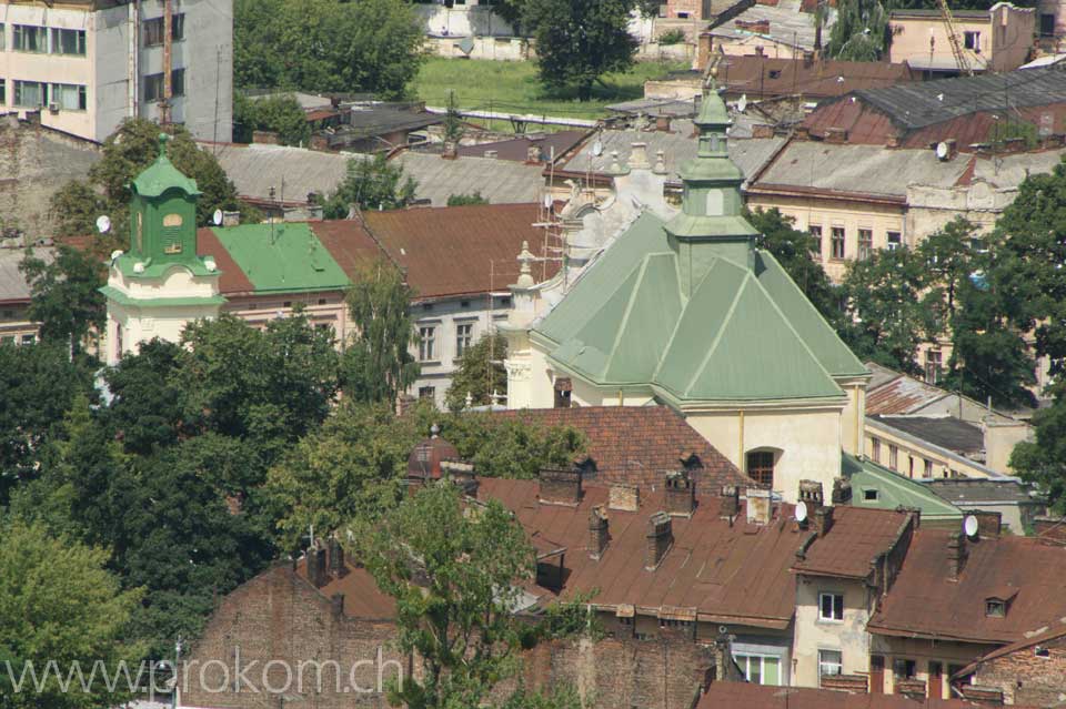 Noch ein Blick hinunter vom Hausberg – Kirchen und Klöster bestimmen die Landschaft in der Ukraine.